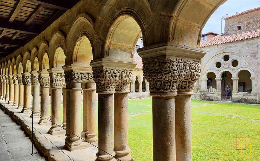 Claustro de la Colegiata de Santa Juliana