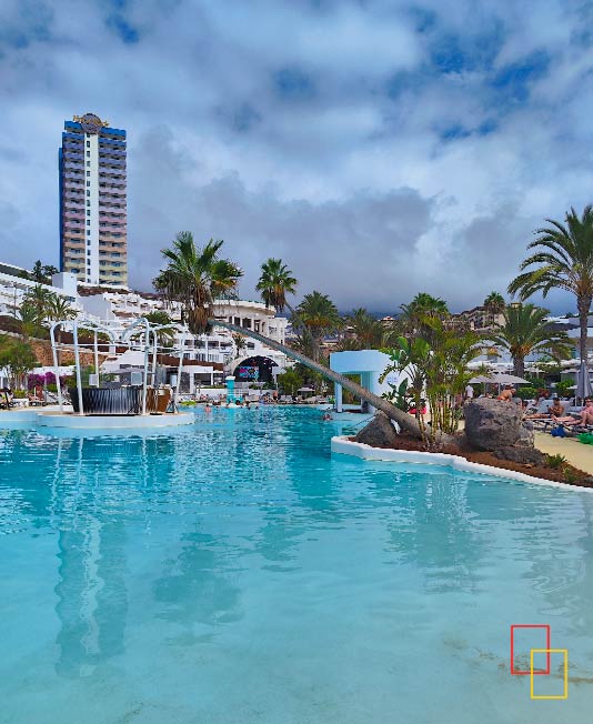 Piscina lago del Hard Rock Hotel Tenerife