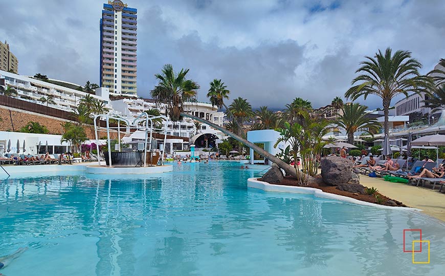 Piscina lago del Hard Rock Hotel Tenerife