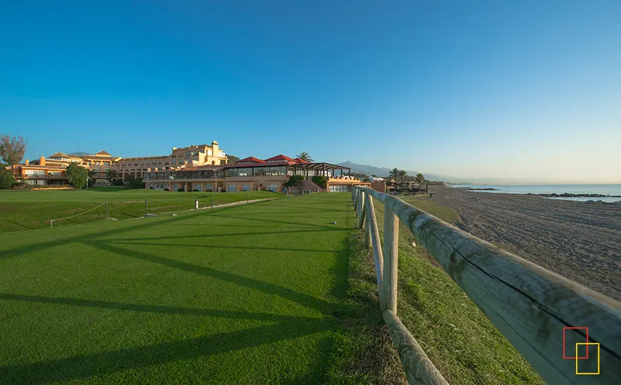 Ubicación privilegiada entre el mar y campos de golf